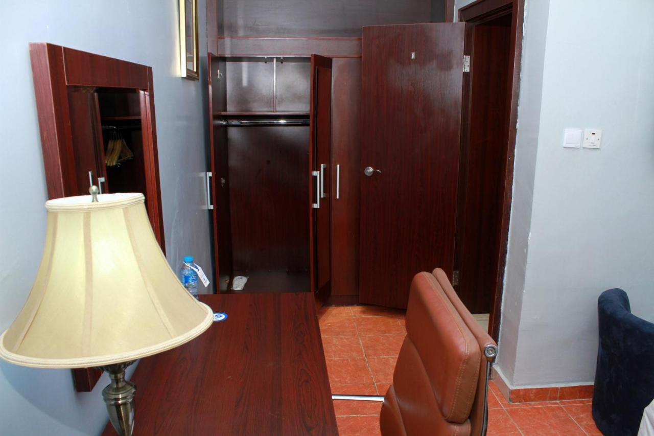 Bolton White Apartments Abuja Bagian luar foto